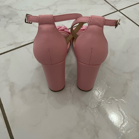 Pink high heel shoes - Picture 2 of 4